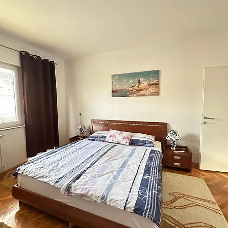 White House Apartamento Bihać