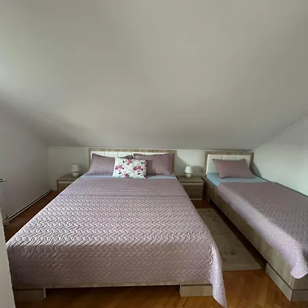 White House Daire Bihać